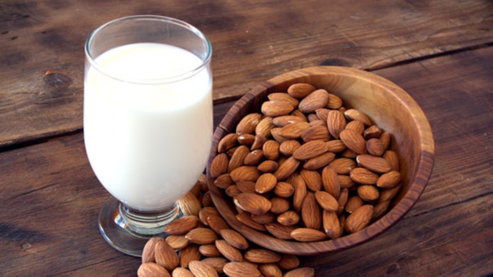 How to Make Nutrient-Rich, Additive-Free Nut Milks In Under 5 Minutes