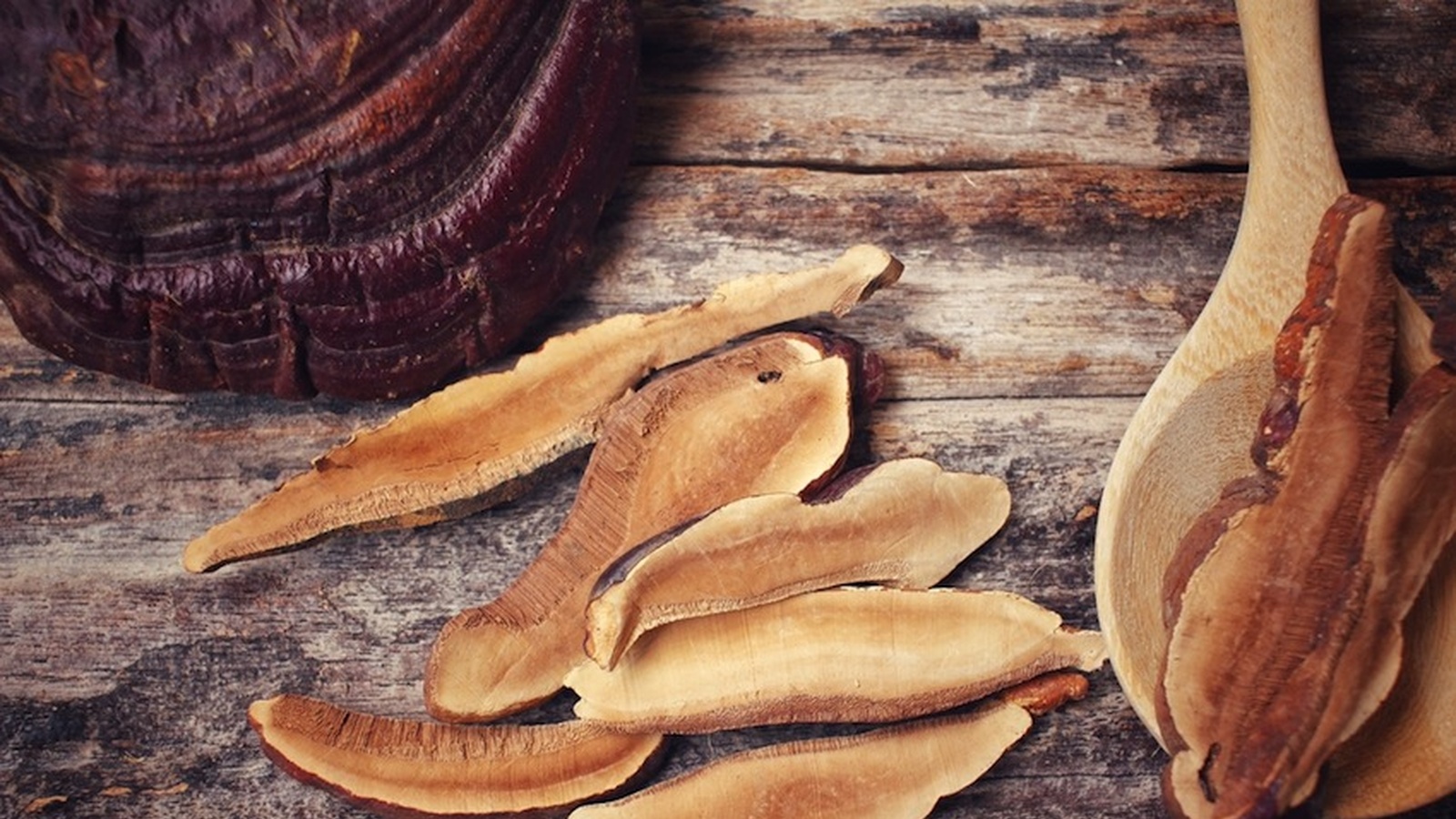 9 Ways That Reishi Mushrooms Boost Your Health