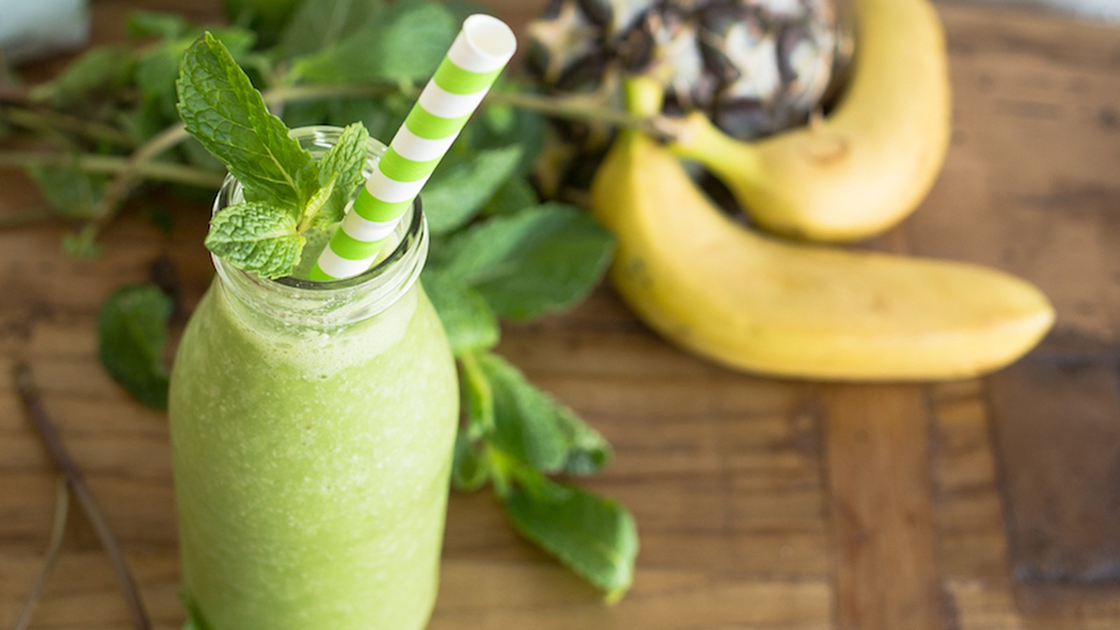 How to Build the Perfect Green Smoothie (Infographic)