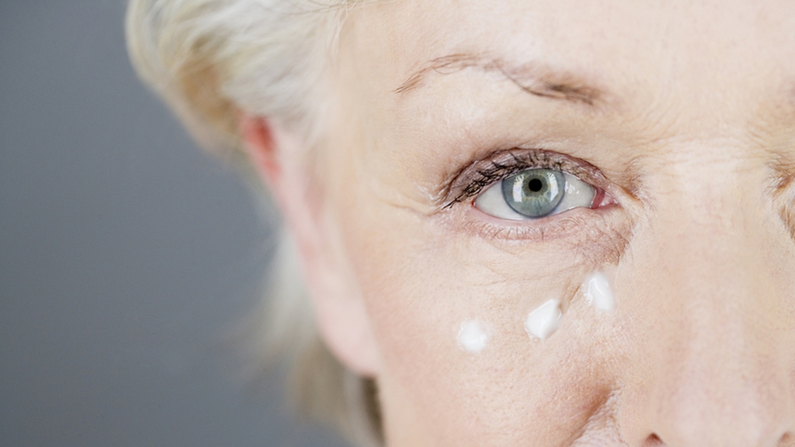7 Moisturizing Mistakes That Quickly Age Your Skin