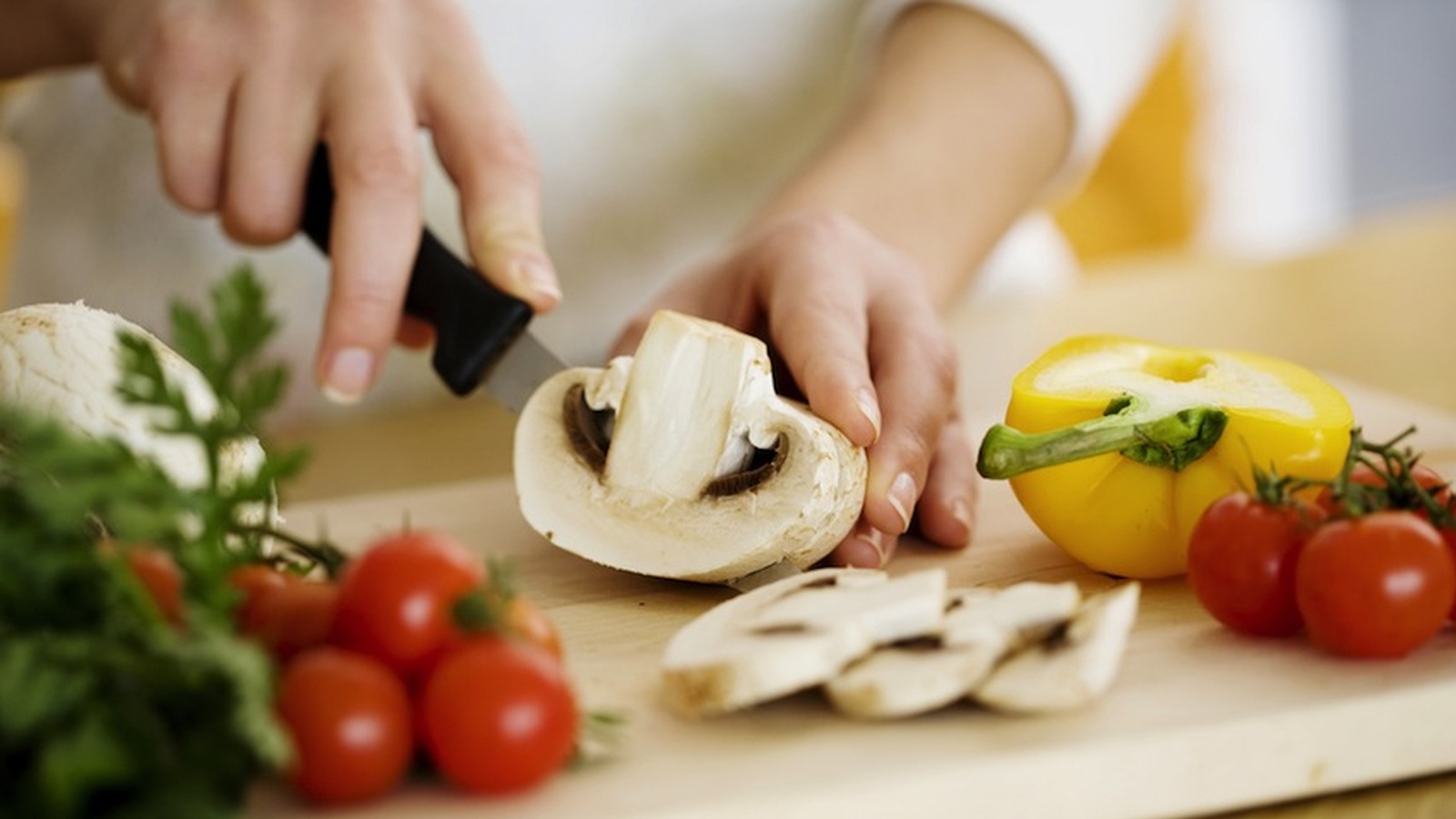 Our Top 5 Essential Kitchen Tools For Healthy Eating