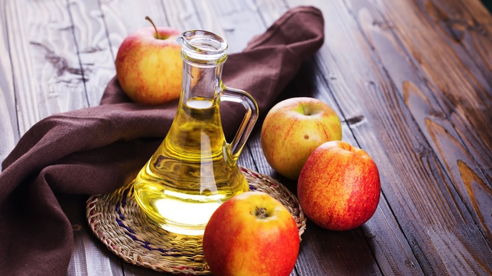 8 Proven Benefits of Apple Cider Vinegar