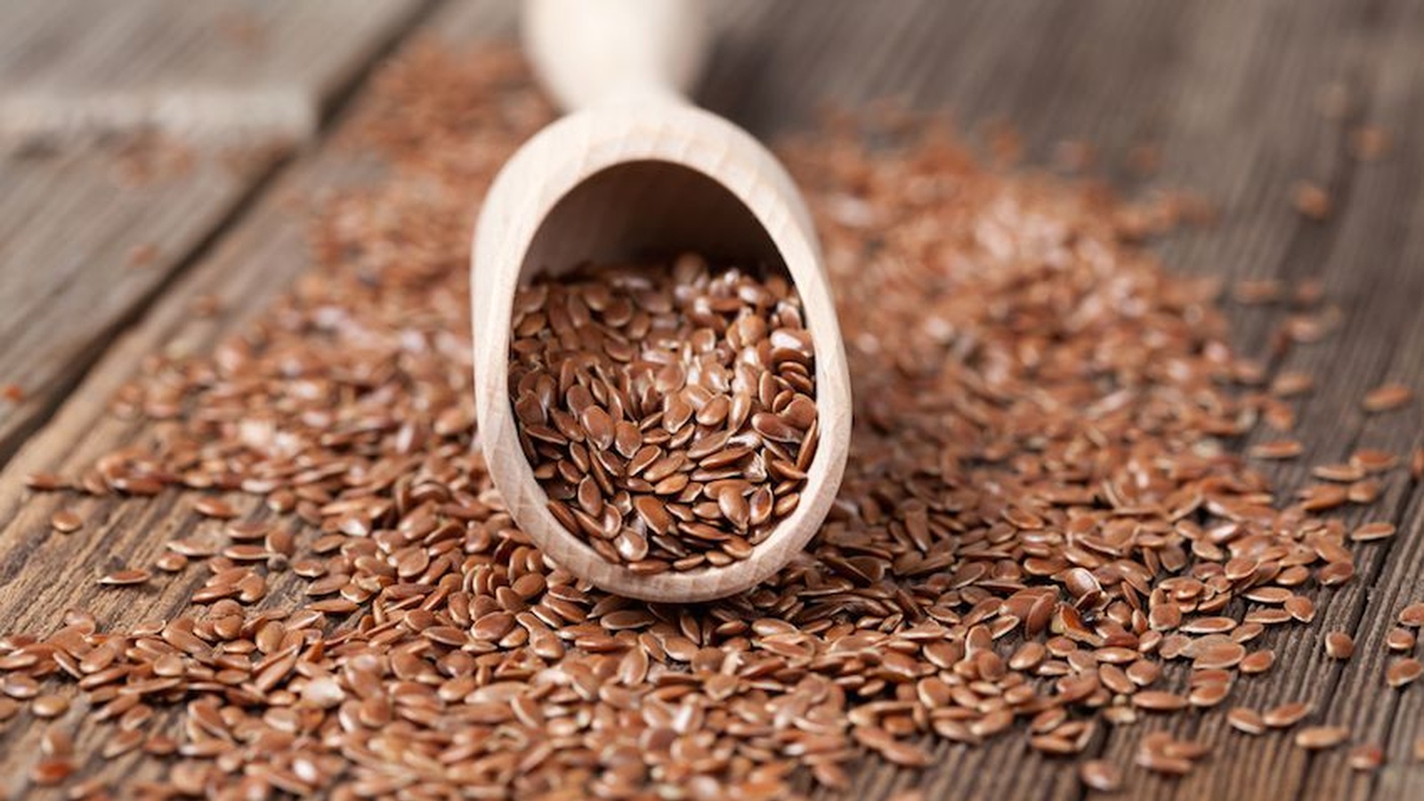 8 Incredible Reasons To Eat Flax Seeds (And How To Use Them!)