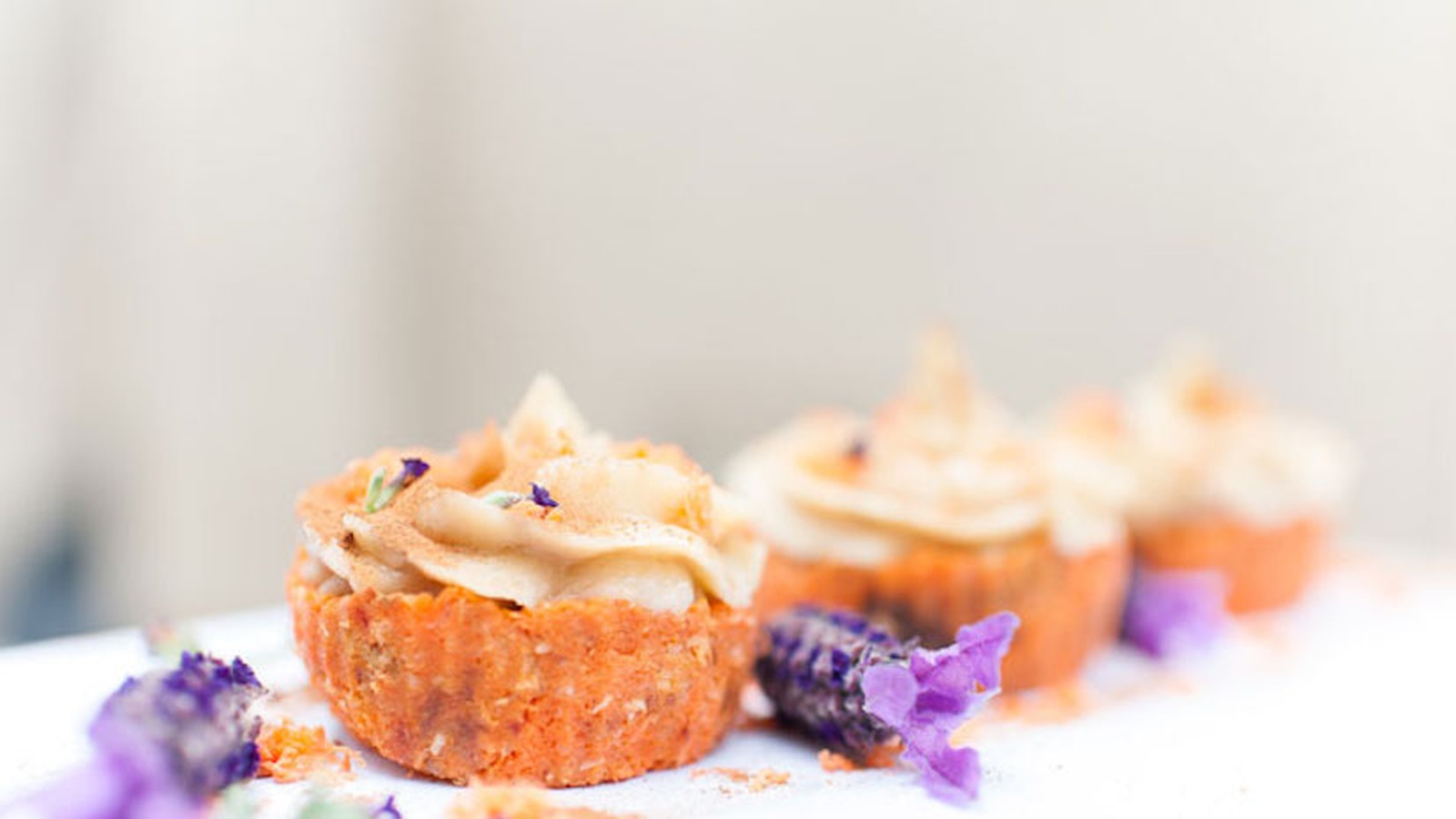 Raw Carrot Cake Cupcakes (Recipe)