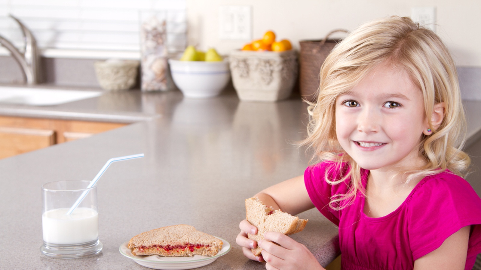 3 Reasons To Delay Introducing Peanuts Into Your Child's Diet