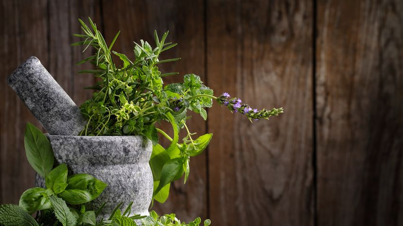 8 Of The Best Herbs And Spices For Natural Healing