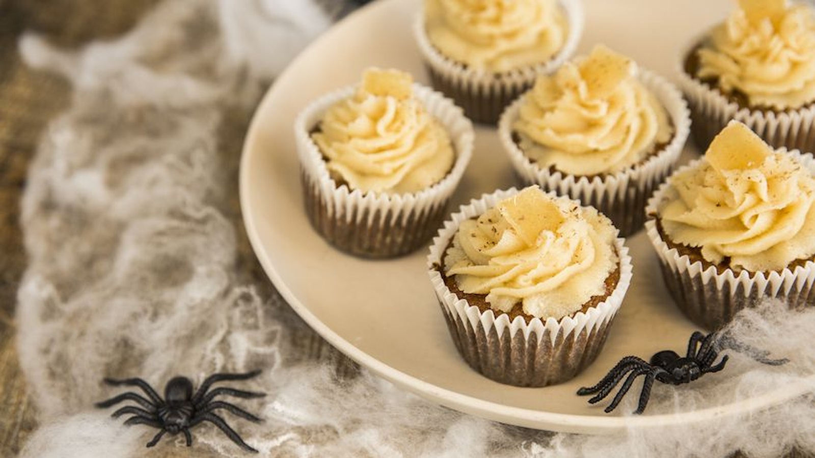 Pumpkin Spice & Everything Nice Cupcakes