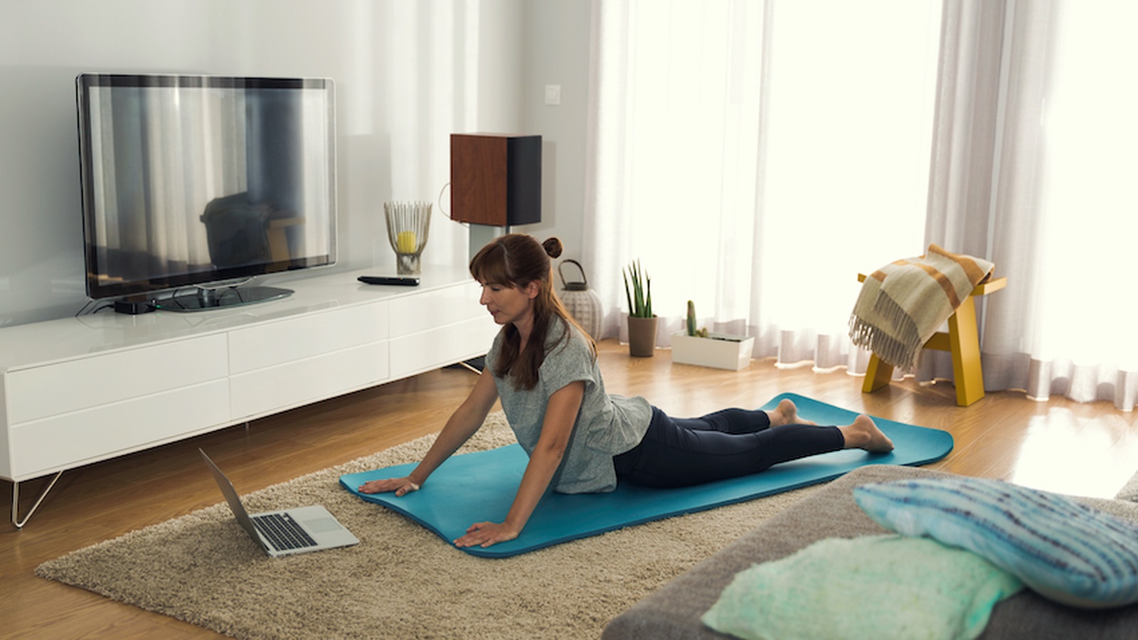 10 Free Yoga & Meditation Classes You Can Do at Home