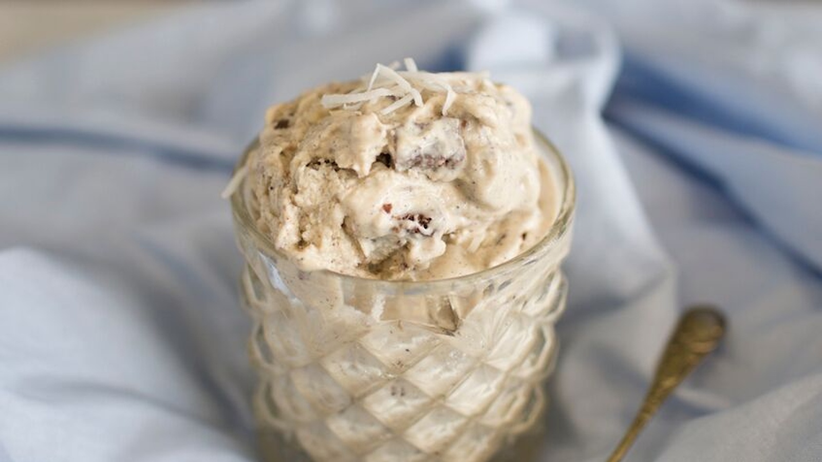 Vegan Cookies & Cream Ice-Cream