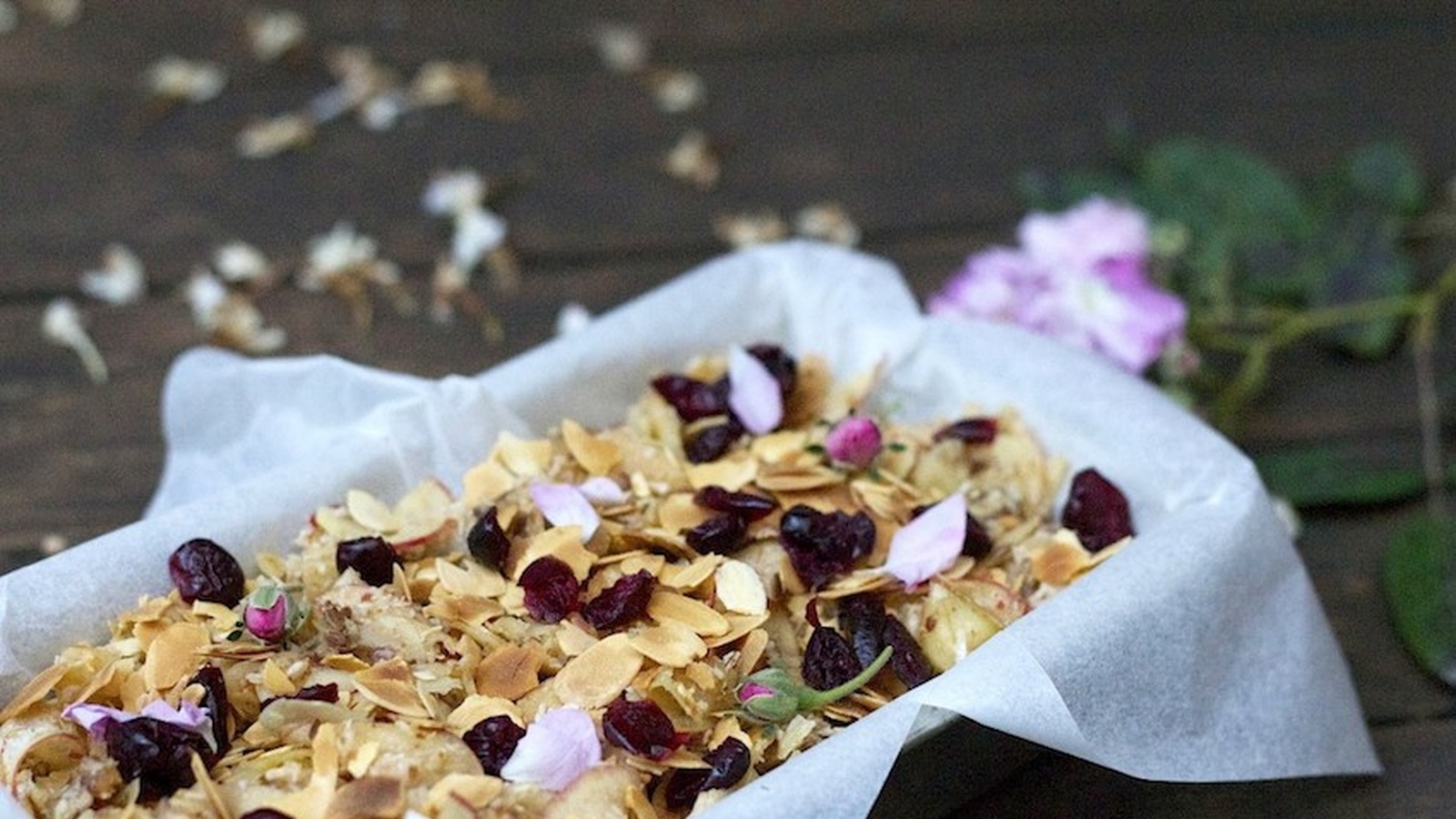 Raw Apple Pie with Almonds, Coconut and Ginger