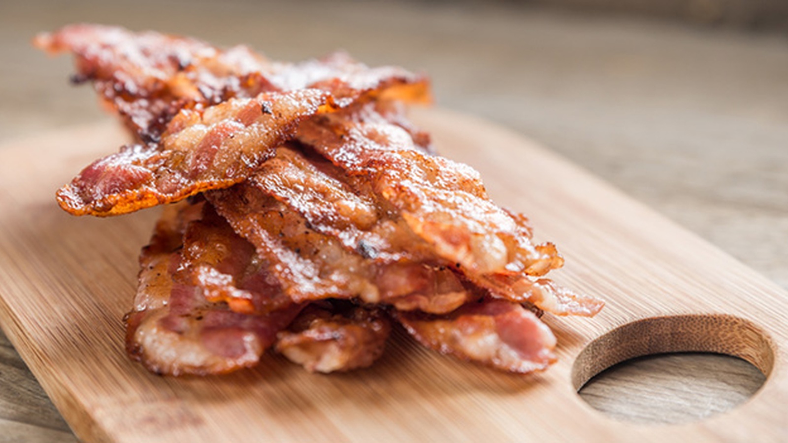 Bacon And Processed Meat Deemed Just As Bad For Your Health As Cigarettes!