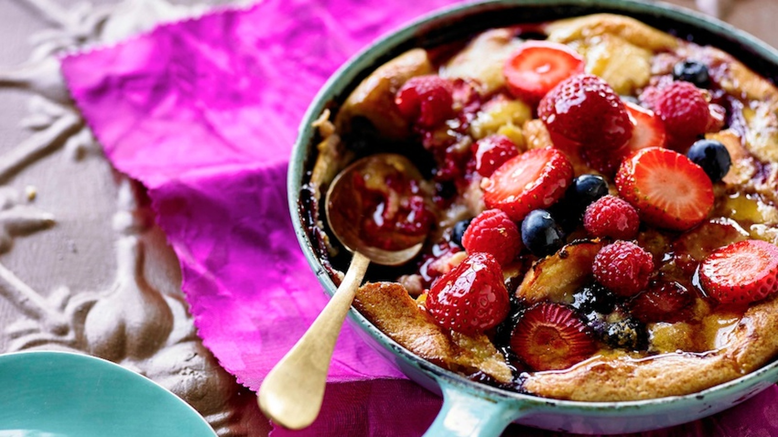 Oven-Baked Peach And Berry Pancake