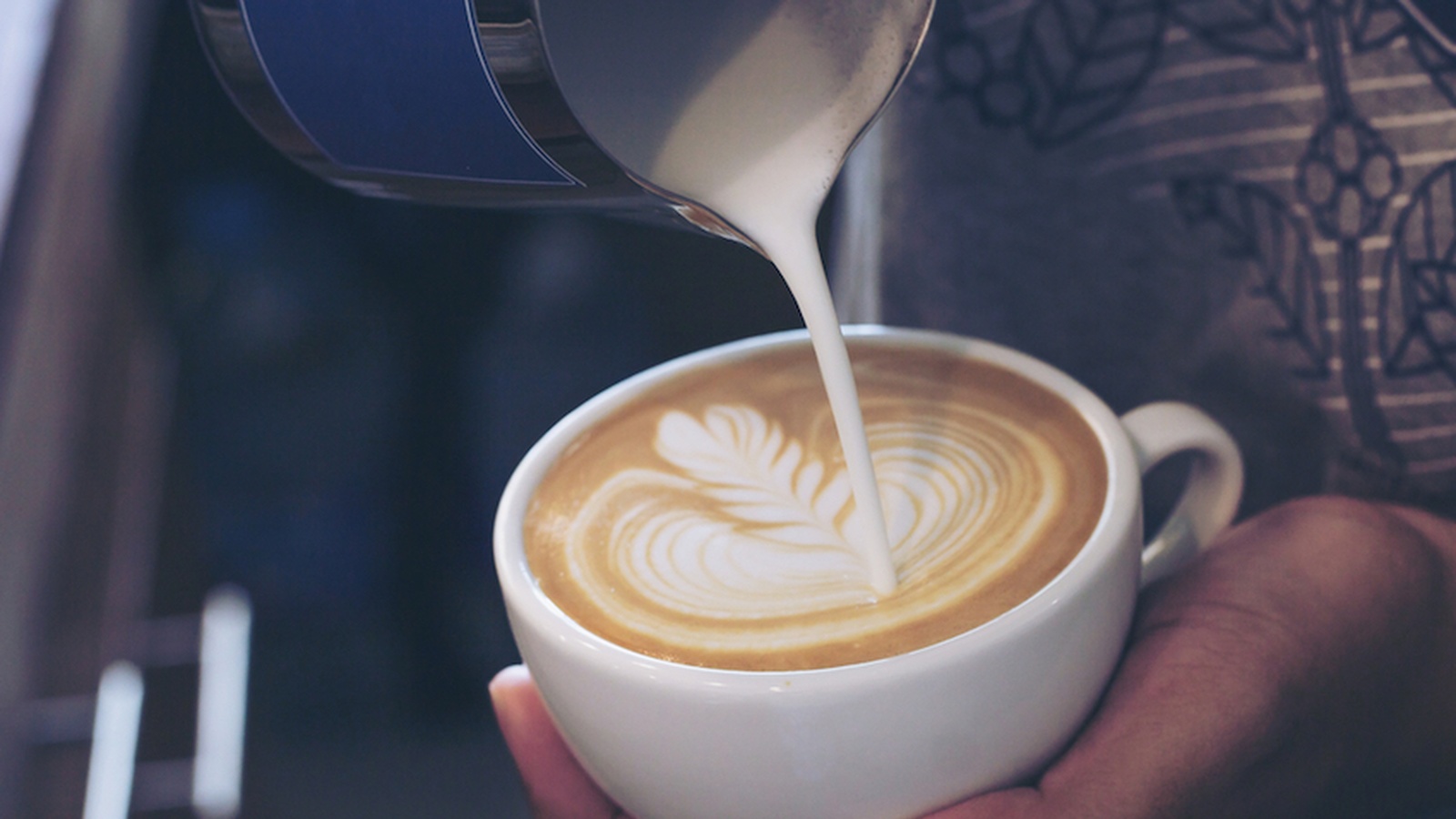 Hooked on Coffee? How to Make the Switch Plus 6 Delicious Alternatives!