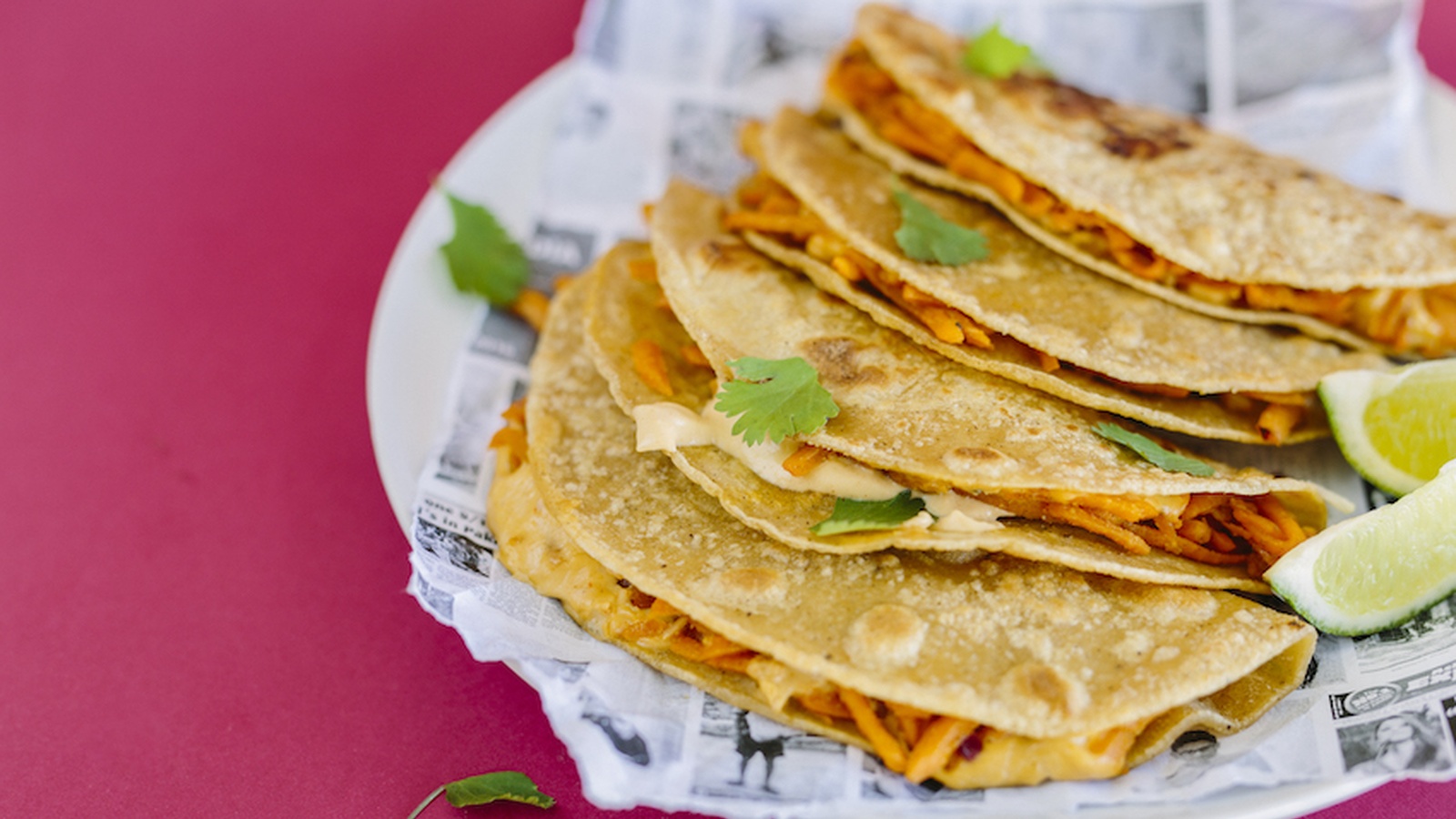 Яблочная тортилья. Quesadilla Mexican. Кесадилья блин. Кесадилья с креветками. Черепаха Тортилья.