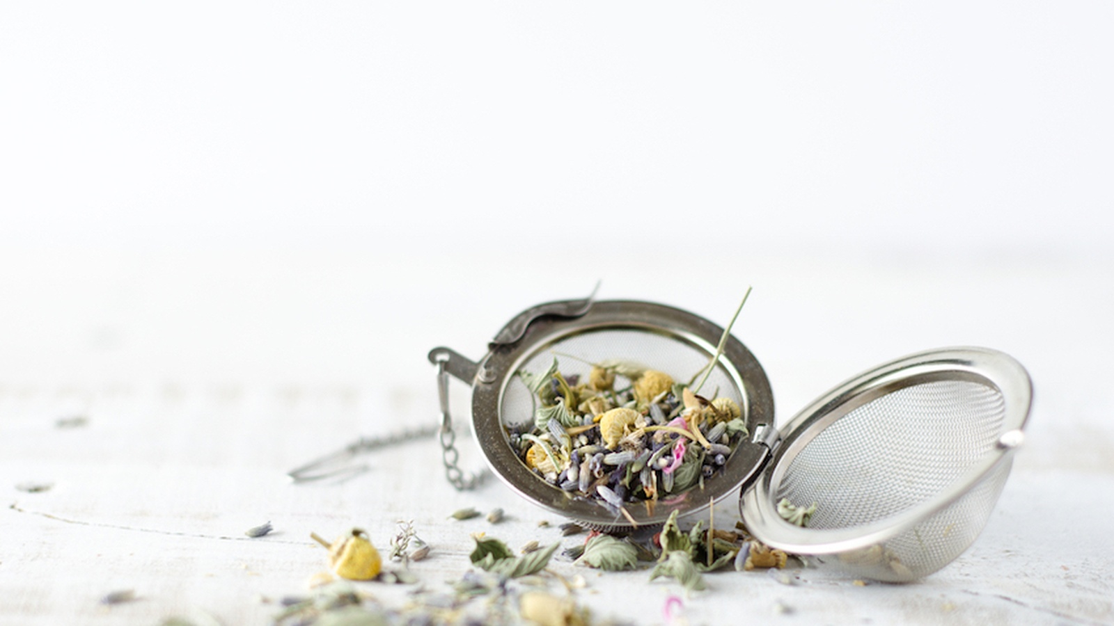 3 Herbal Tea Recipes Based on Your Skin Type
