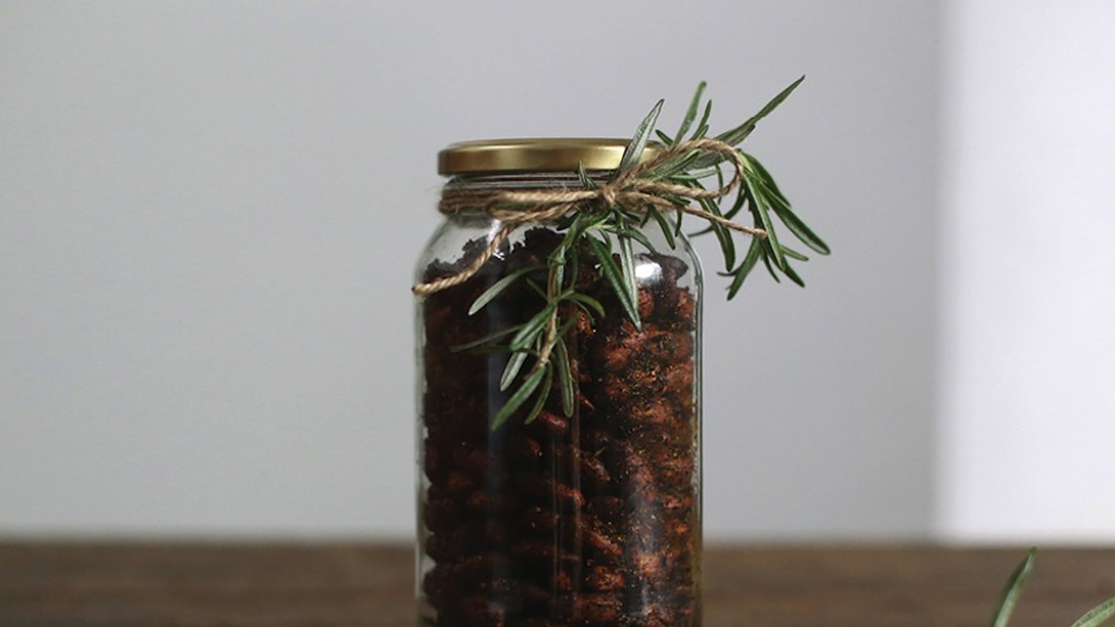 Smoked Paprika & Rosemary Almonds (The Perfect DIY Gift)