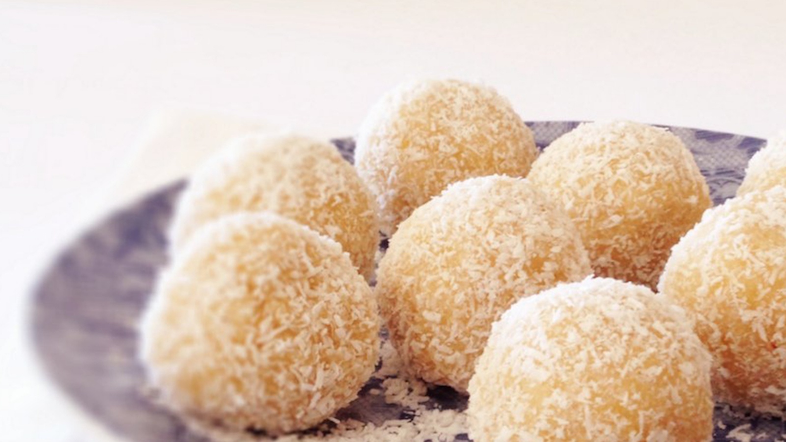 Lemon Bliss Balls (Recipe)