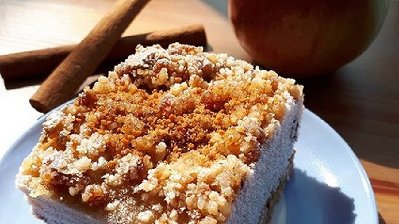 Raw, Vegan, Apple Crumble Pie