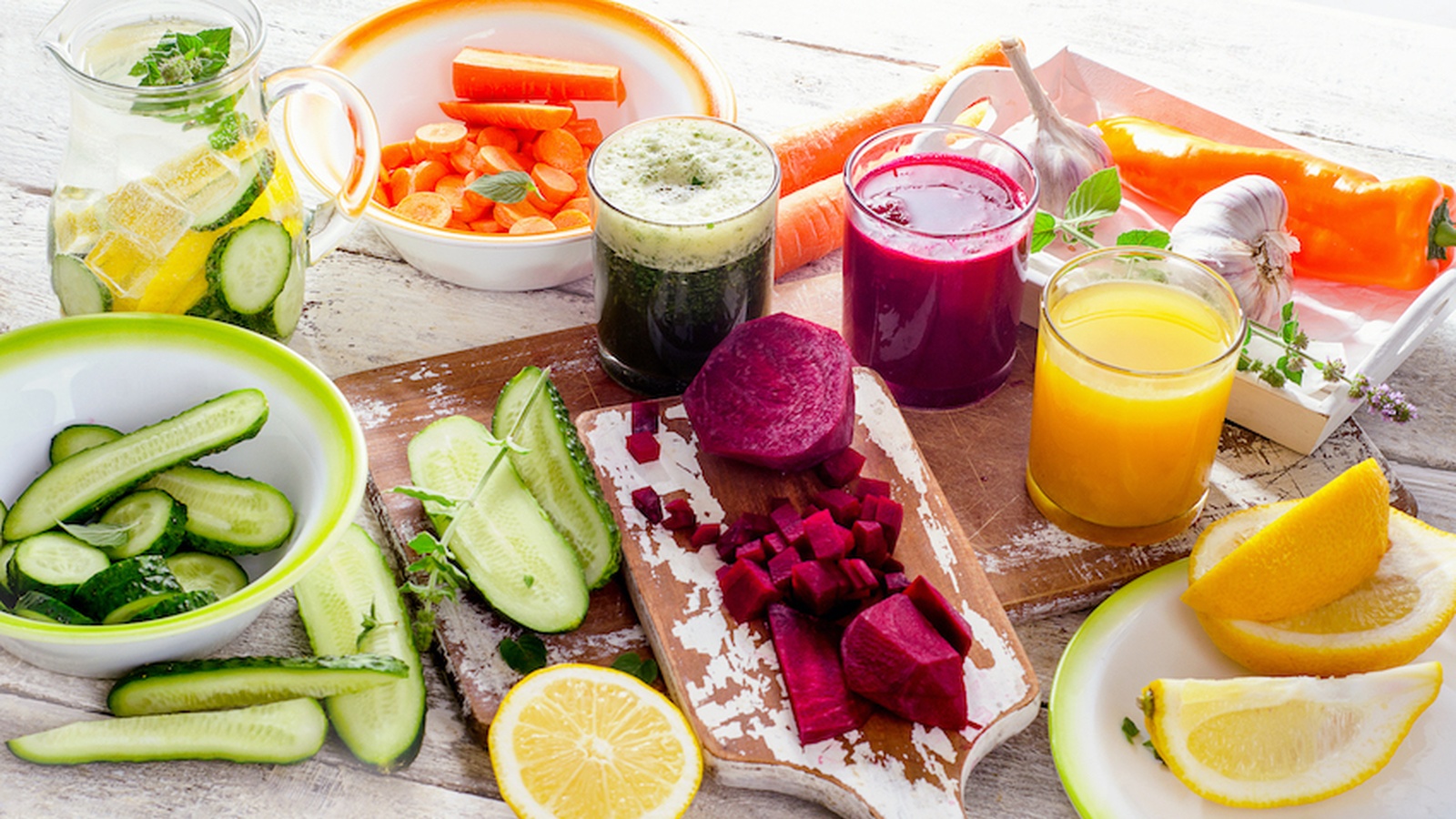 The Real Reason a Cleanse Helps You Lose Weight