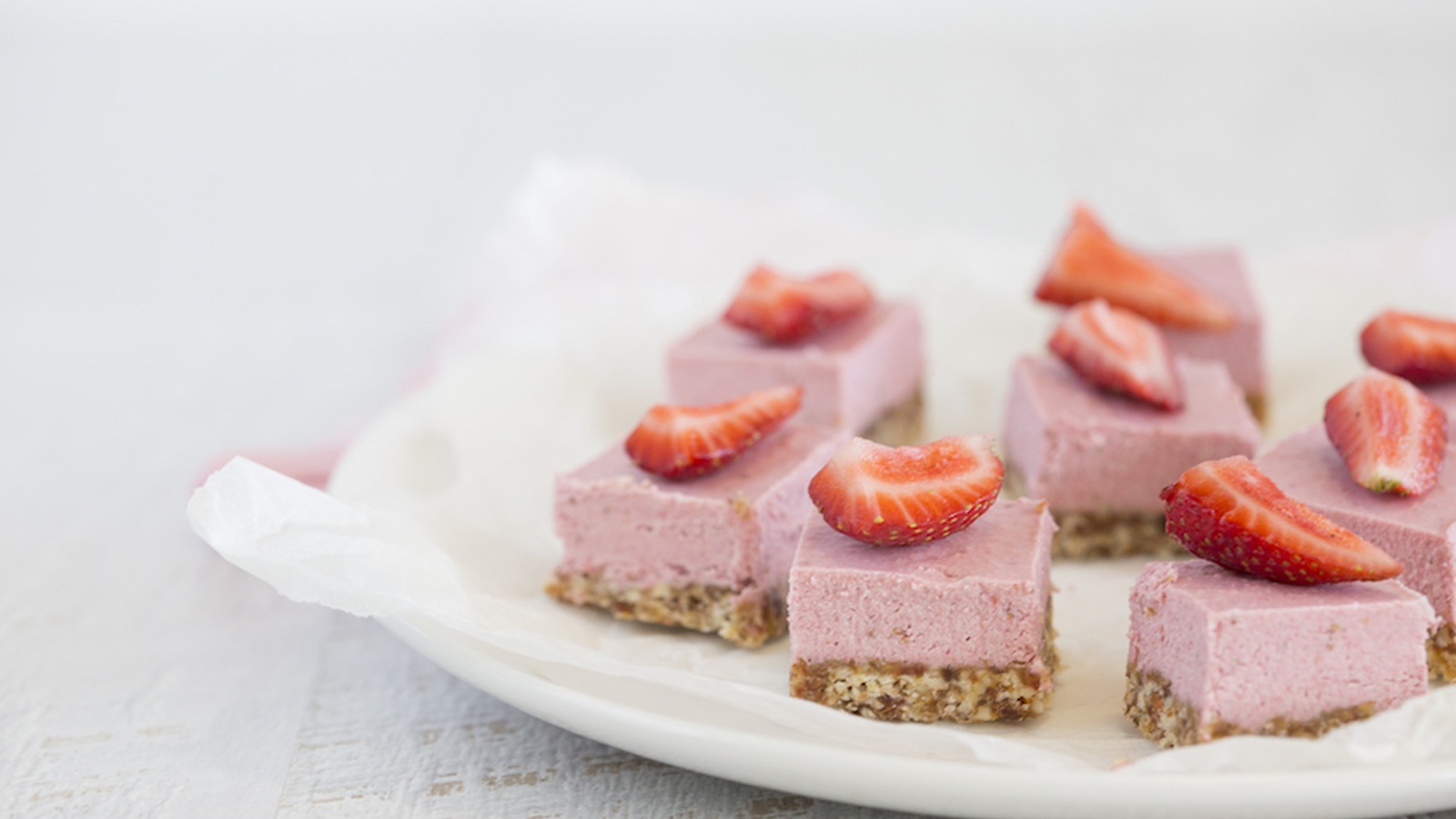 Easy Strawberry Cheesecake Slice