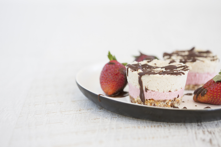 Mini Strawberries & Cream Raw 'Cheesecakes' | FOOD MATTERS®