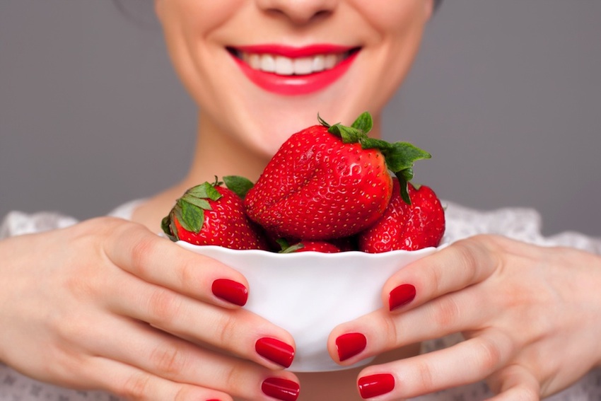 Manfaat mengkonsumsi strawberry untuk kecantikan