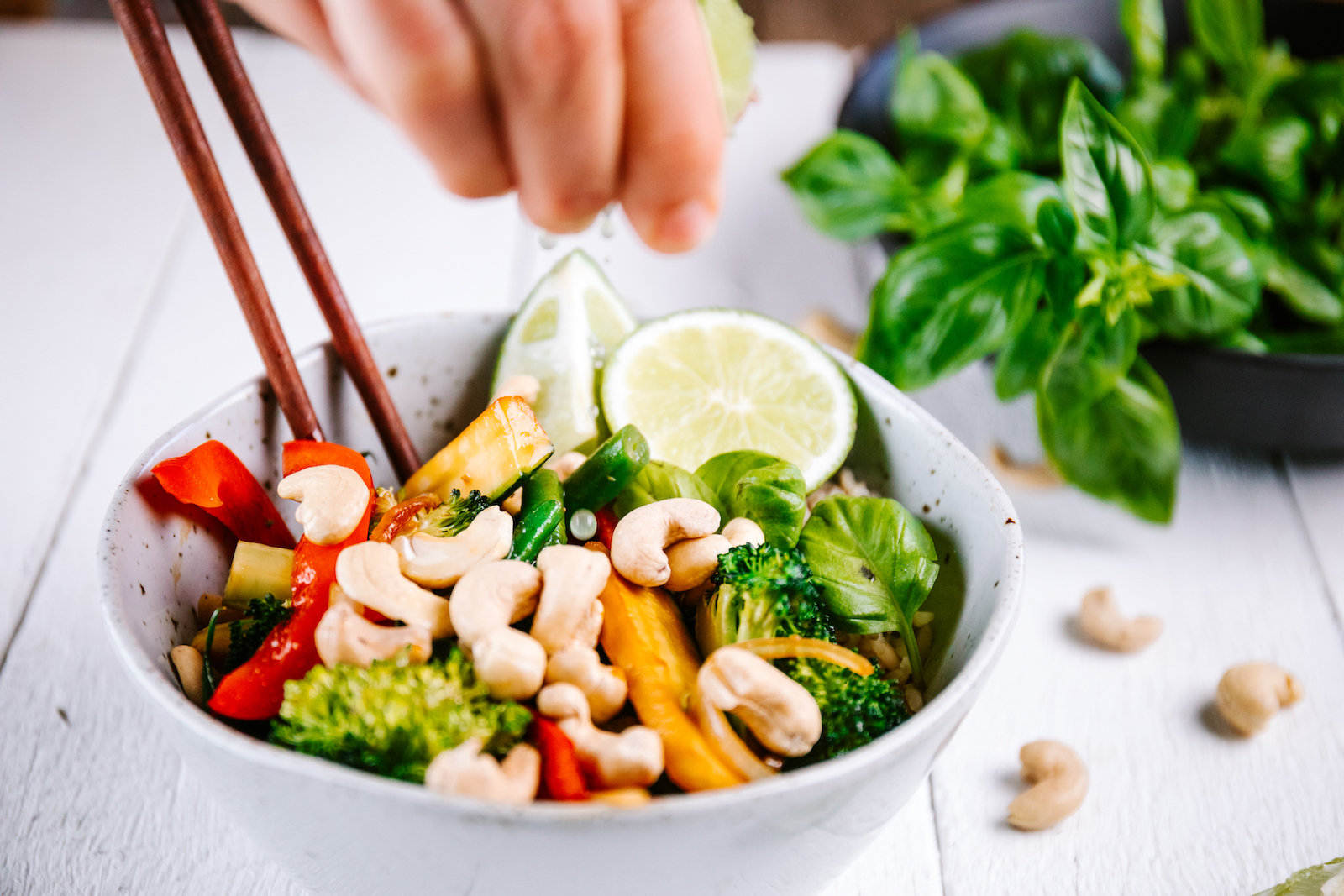 Quick Dinner: Ginger & Cashew Veggie Stirfry | FOOD MATTERS®