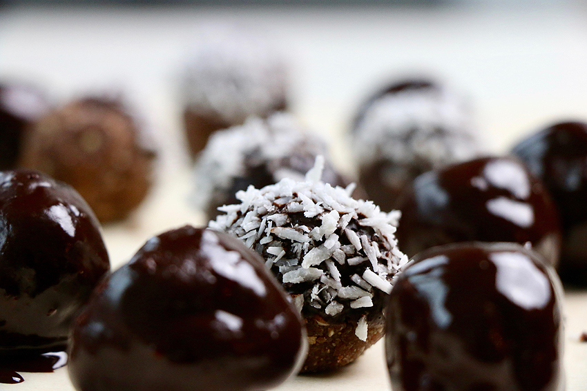 Raw Vegan Afternoon Bliss Balls | FOOD MATTERS®